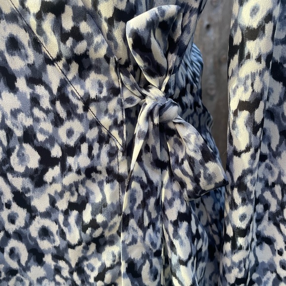 Leopard Print Wrap Top - Picture 4 of 6